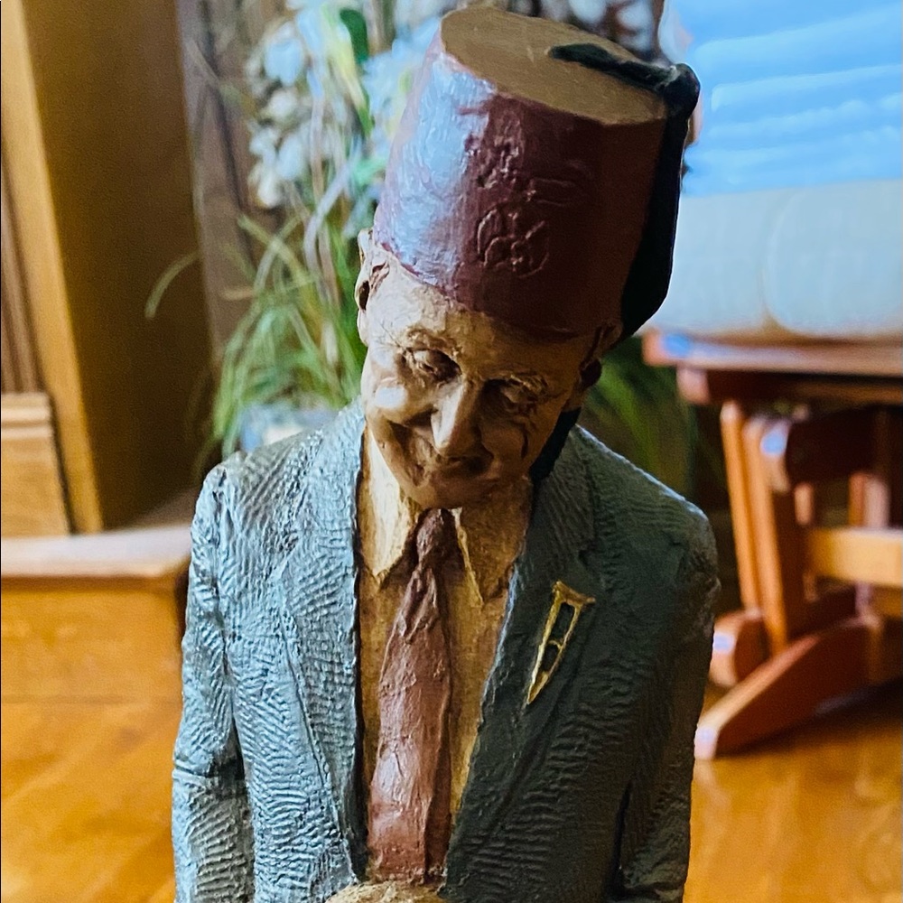 Tom Clark "Shriner & Hope" Cairn Studio statue